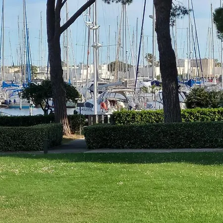 Le Cormoran Sur Le Port De Plaisance * Le Grau-du-Roi